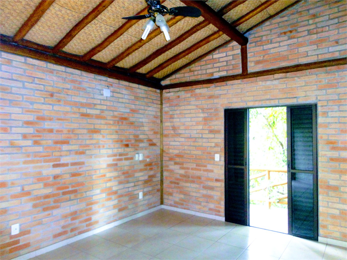 Casa à venda com 4 suítes no condomínio Estância Marambaia, Vinhedo - SP