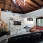 Casa Pé na Água em Atibaia com Acesso à Represa e Mais de 3.000 m² de Natureza