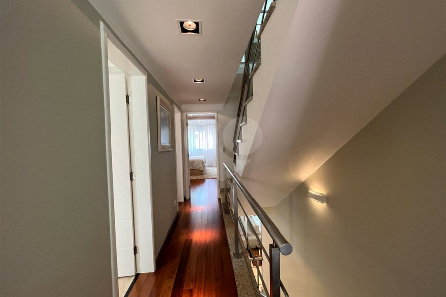 Casa à venda com 4 quartos, sendo 2 suítes, no condomínio Floradas da Serra, São Paulo - SP