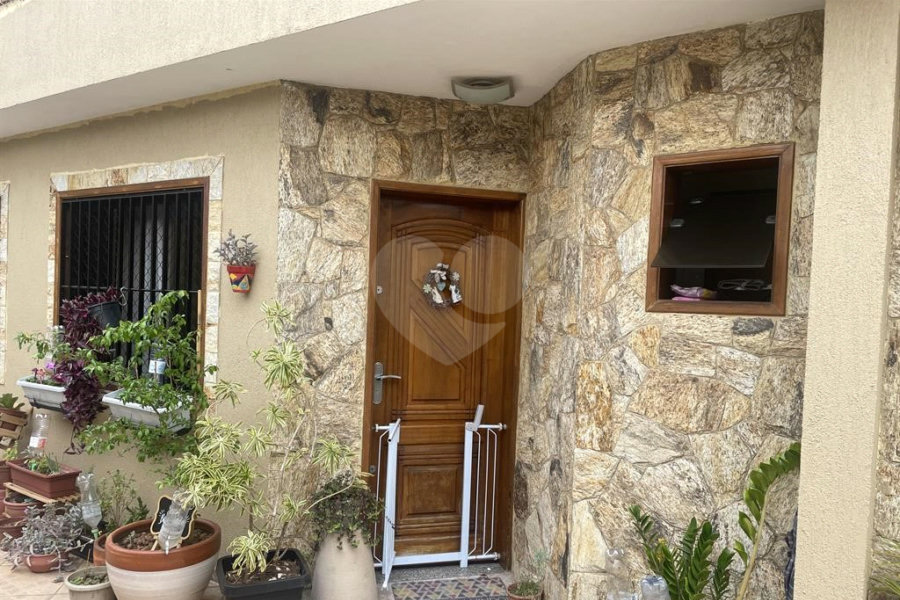 Casa à venda com 3 quartos, sendo 1 suíte, no condomínio Beatriz, São Paulo - SP