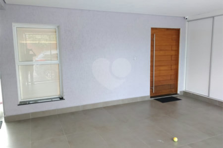 Sobrado à venda com 3 quartos, sendo 1 suíte,  em Vila Oliveira, Mogi das Cruzes, SP