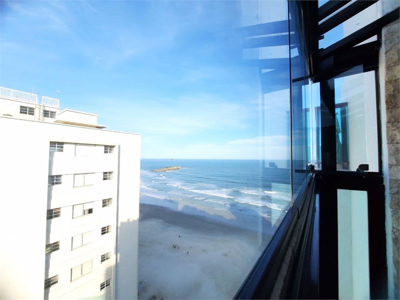 Apartamento Residencial à venda, Pitangueiras, Guarujá - AP0136.