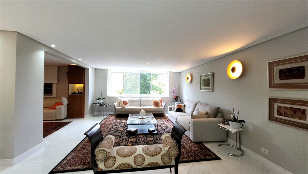 Apartamento à venda com 3 quartos, sendo 1 suíte, em Alto da Boa Vista, São Paulo, SP