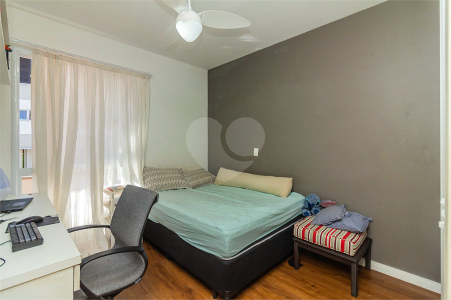 Casa à venda com 4 quartos, sendo 2 suítes, no condomínio Domus, São Paulo - SP