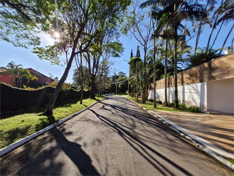 Casa à venda com 4 suítes no condomínio Villa Viana II, Cotia - SP