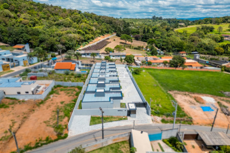 Casa térrea à venda com 3 quartos, sendo 1 suíte, no condomínio Flores da Usina, Atibaia - SP