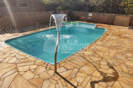 Chácara à venda com 4 quartos, sendo 1 suíte,  em Chácara Leila, São Carlos, SP