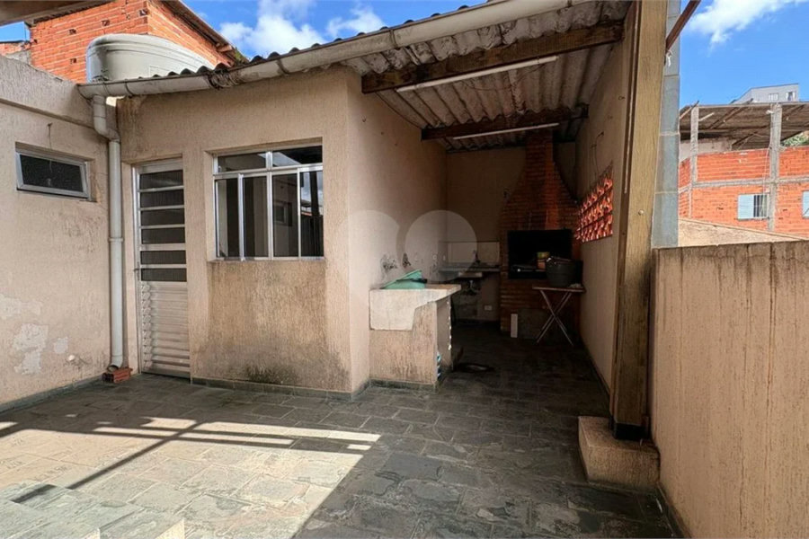: Sobrado Amplo com Salão Comercial na Brasilândia – Pronto para o seu Negócio!
