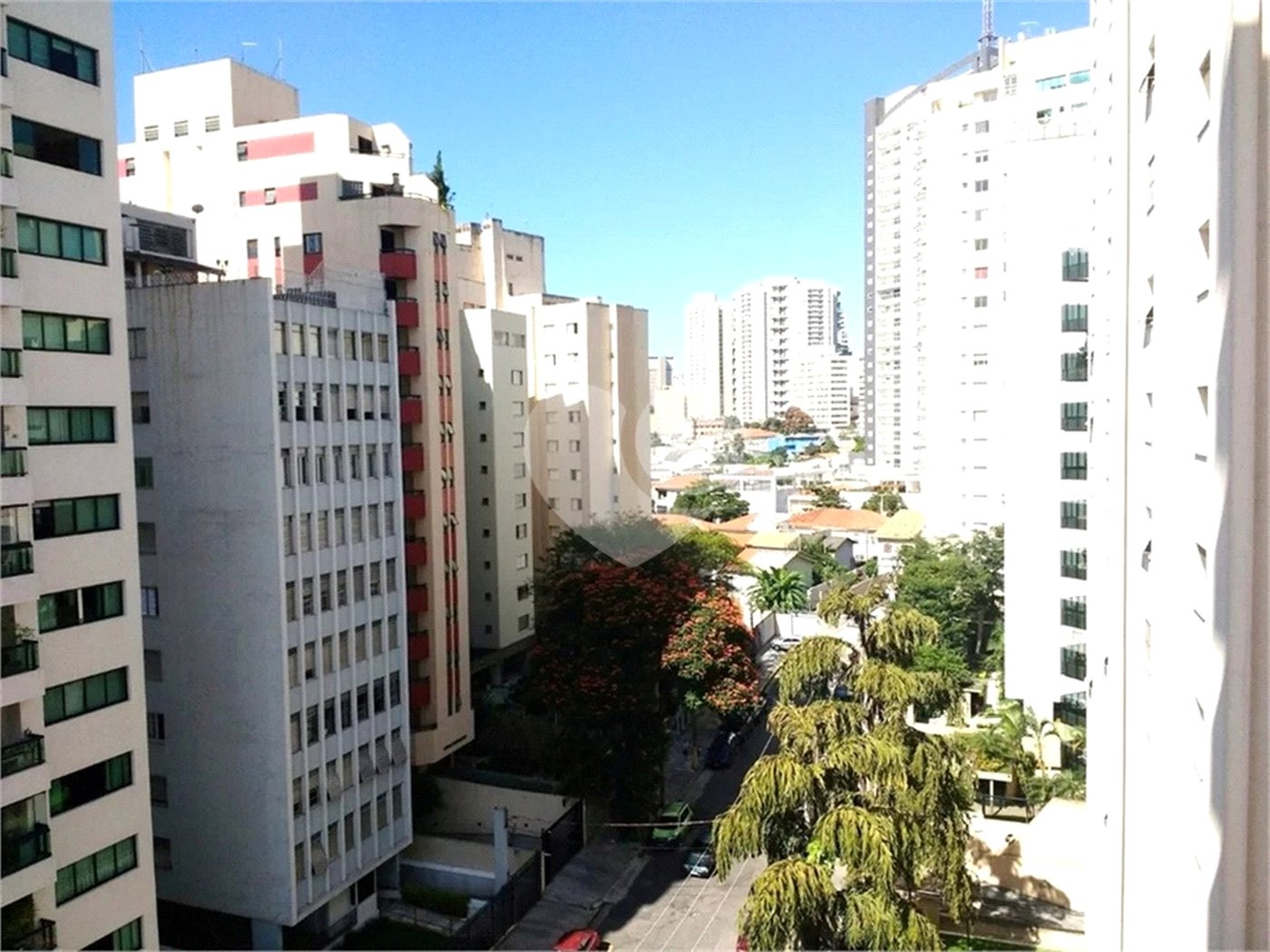Apartamento 192m² à venda na Aclimação com 3 suítes e 3 vagas.