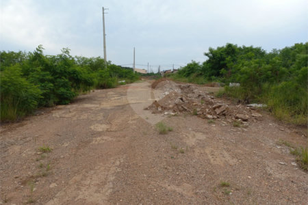 Terreno plano contendo 150,00 m² de área total.