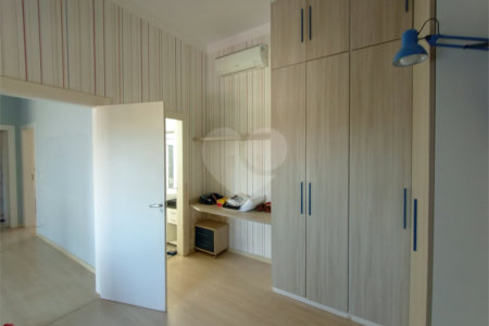 Casa à venda com 3 suítes em Vila Nastri, Itapetininga, SP