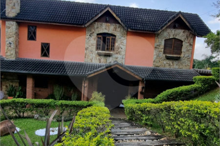 Casa à venda com 4 quartos, sendo 2 suítes, no condomínio Aruã Eco Park, Mogi das Cruzes - SP