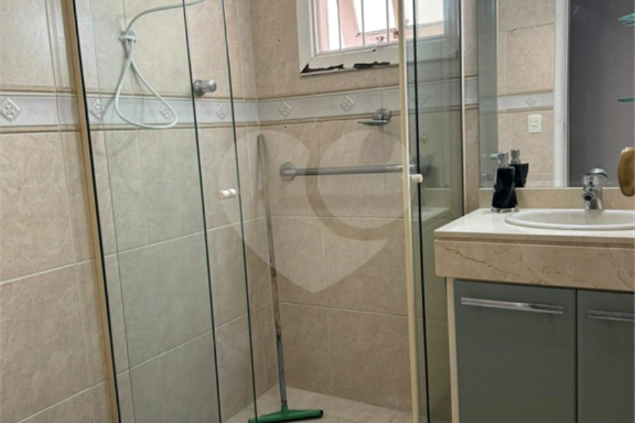 Casa à venda com 3 quartos, sendo 1 suíte, no condomínio Villagio Staluccia, São Paulo - SP