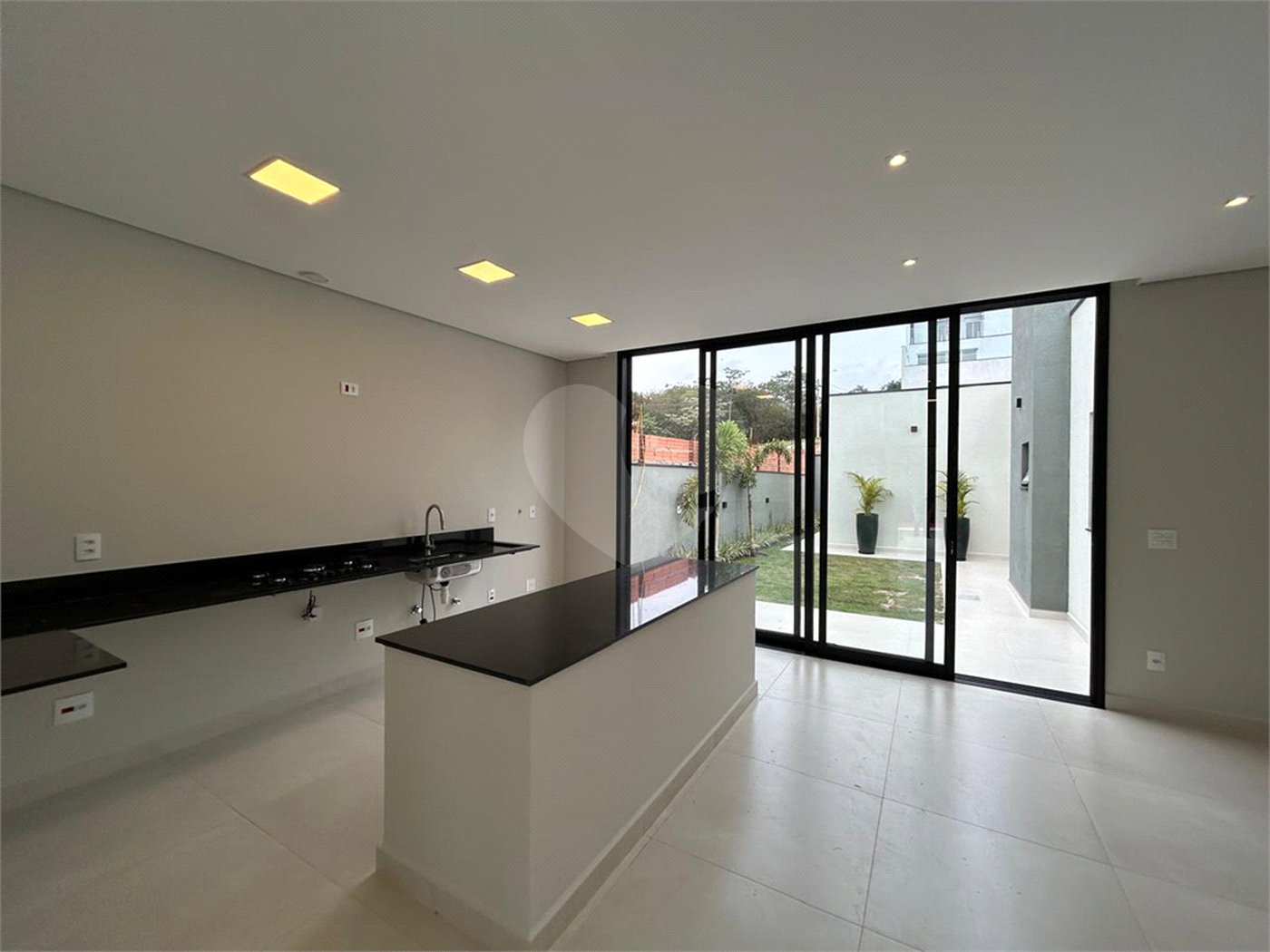 Casa à venda com 3 suítes no condomínio Helena Maria, Sorocaba - SP