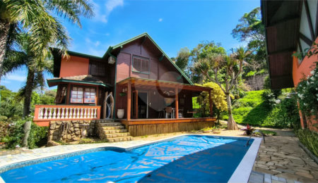 Casa à venda ou para alugar com 7 quartos, sendo 5 suítes,  no condomínio Estância Marambaia, Vinhedo - SP