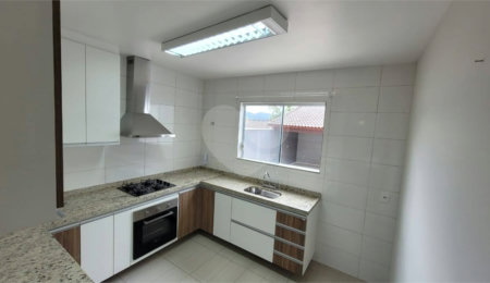 Sobrado à venda com 2 quartos, sendo 1 suíte,  em Vila Suissa, Mogi das Cruzes, SP