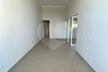 Casa à venda com 3 quartos, sendo 1 suíte, em Ipê, Três Lagoas, MS