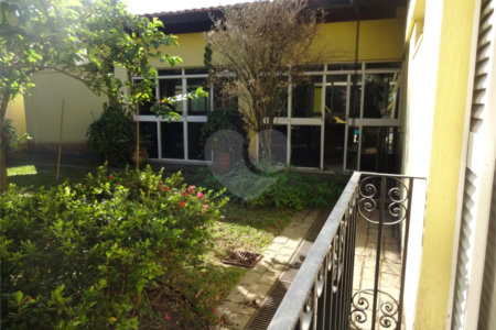 Casa à venda com 5 quartos, sendo 2 suítes,  em Vila Oliveira, Mogi das Cruzes, SP