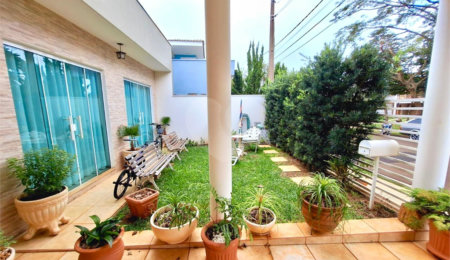 Casa à venda com 3 quartos, sendo 1 suíte, no condomínio Residencial Eldorado, São Carlos - SP