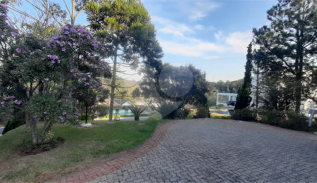 Casa à venda com 4 suítes no condomínio Suíça da Cantareira, Mairiporã - SP