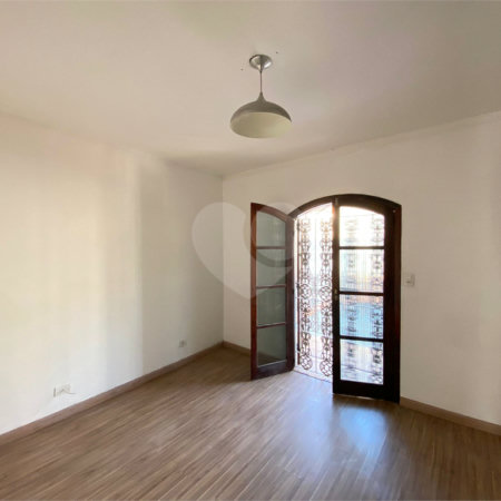 Sobrado à venda com 4 quartos, sendo 1 suíte, em Jardim Medina, Poá, SP