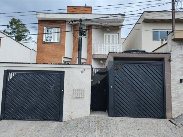 Sobrado à venda com 3 quartos, sendo 1 suíte,  em Parque São Domingos, São Paulo, SP