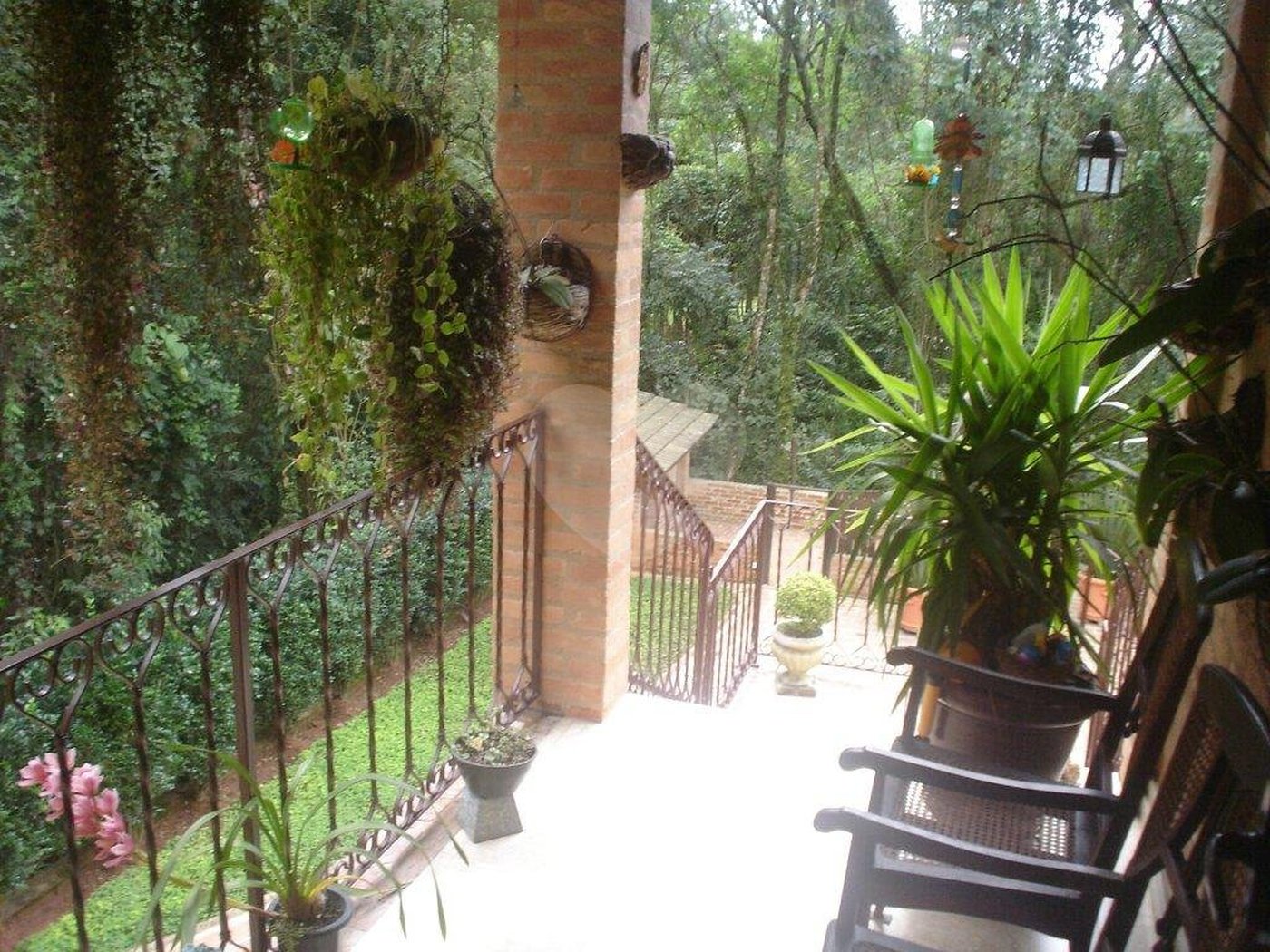 Casa à venda com 3 quartos, sendo 2 suítes, no condomínio residencial Cantareira-pque Petropolis, Mairiporã - SP