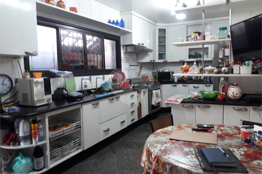 Sobrado à venda com 4 quartos, sendo 1 suíte, em Vila Constança, São Paulo, SP