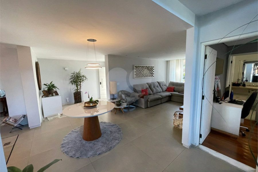 Casa à venda com 4 suítes no condomínio Fechado, São Paulo - SP
