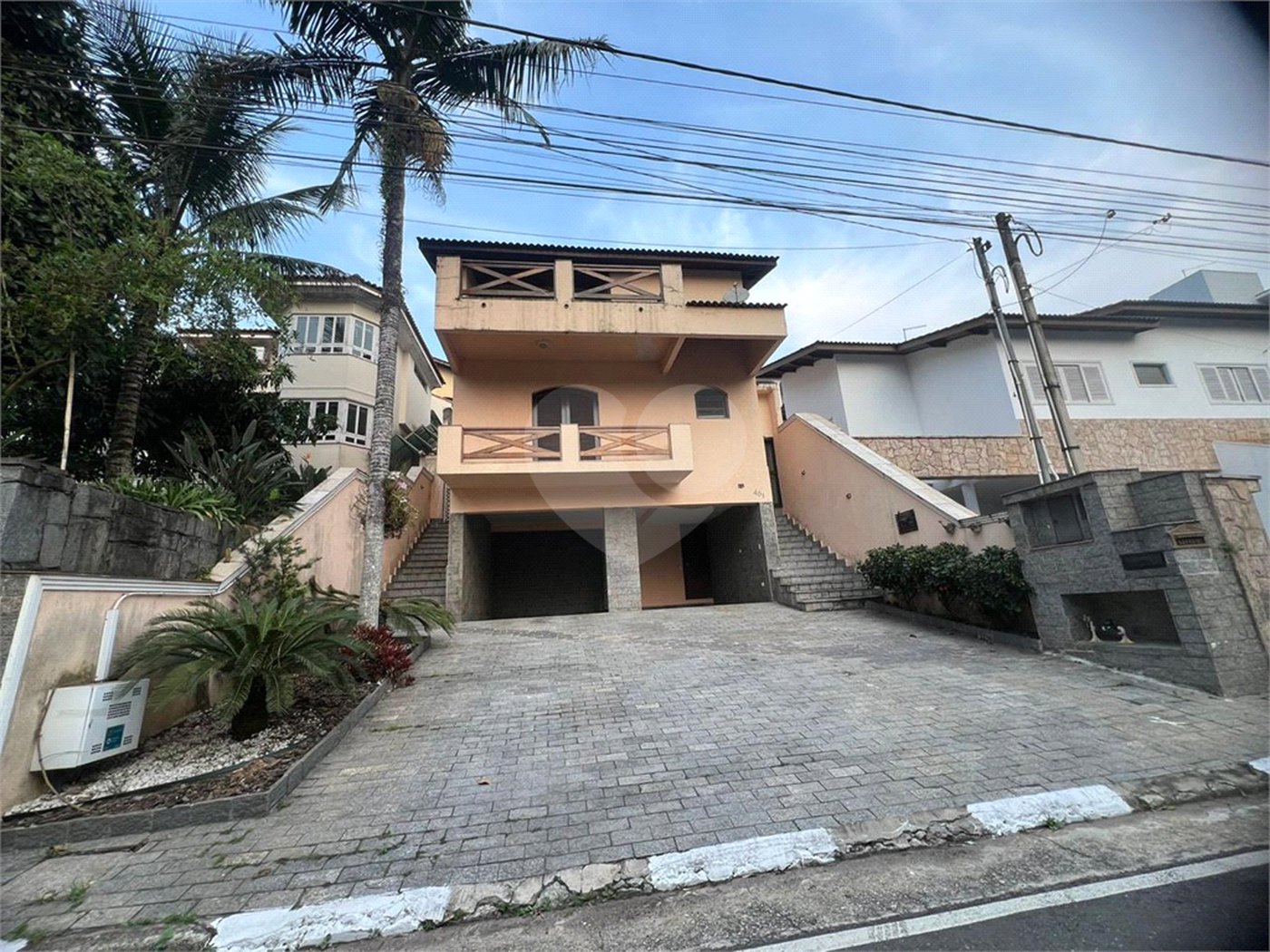 Sobrado à venda ou para alugar com 3 quartos, sendo 2 suítes,  em Arujázinho Iv, Arujá, SP