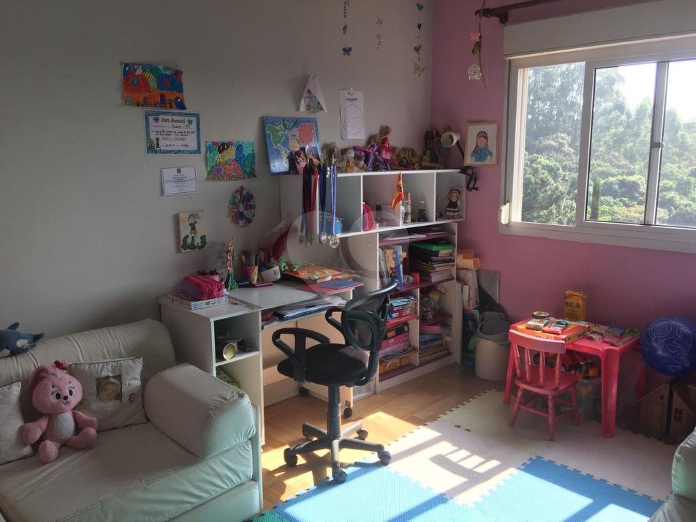 Casa à venda com 5 quartos, sendo 4 suítes, no condomínio Jardim Vitória Régia, São Paulo - SP