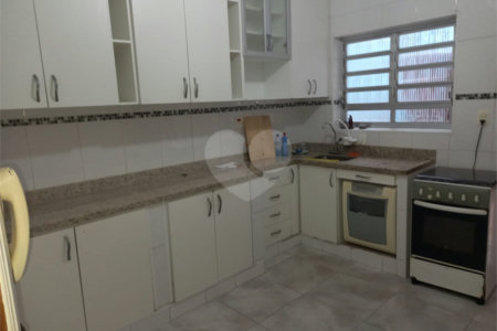 Sobrado à venda com 4 quartos, sendo 2 suítes, em Vila Hamburguesa, São Paulo, SP