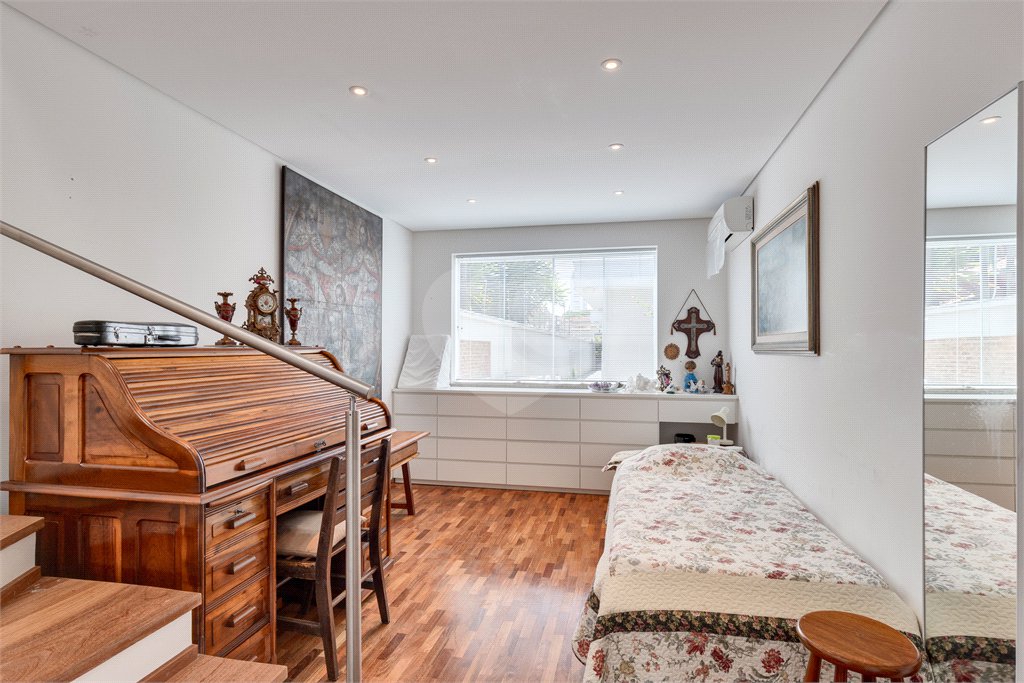 Casa Térrea à venda com 4 quartos, sendo 3 suítes, em Brooklin, São Paulo, SP