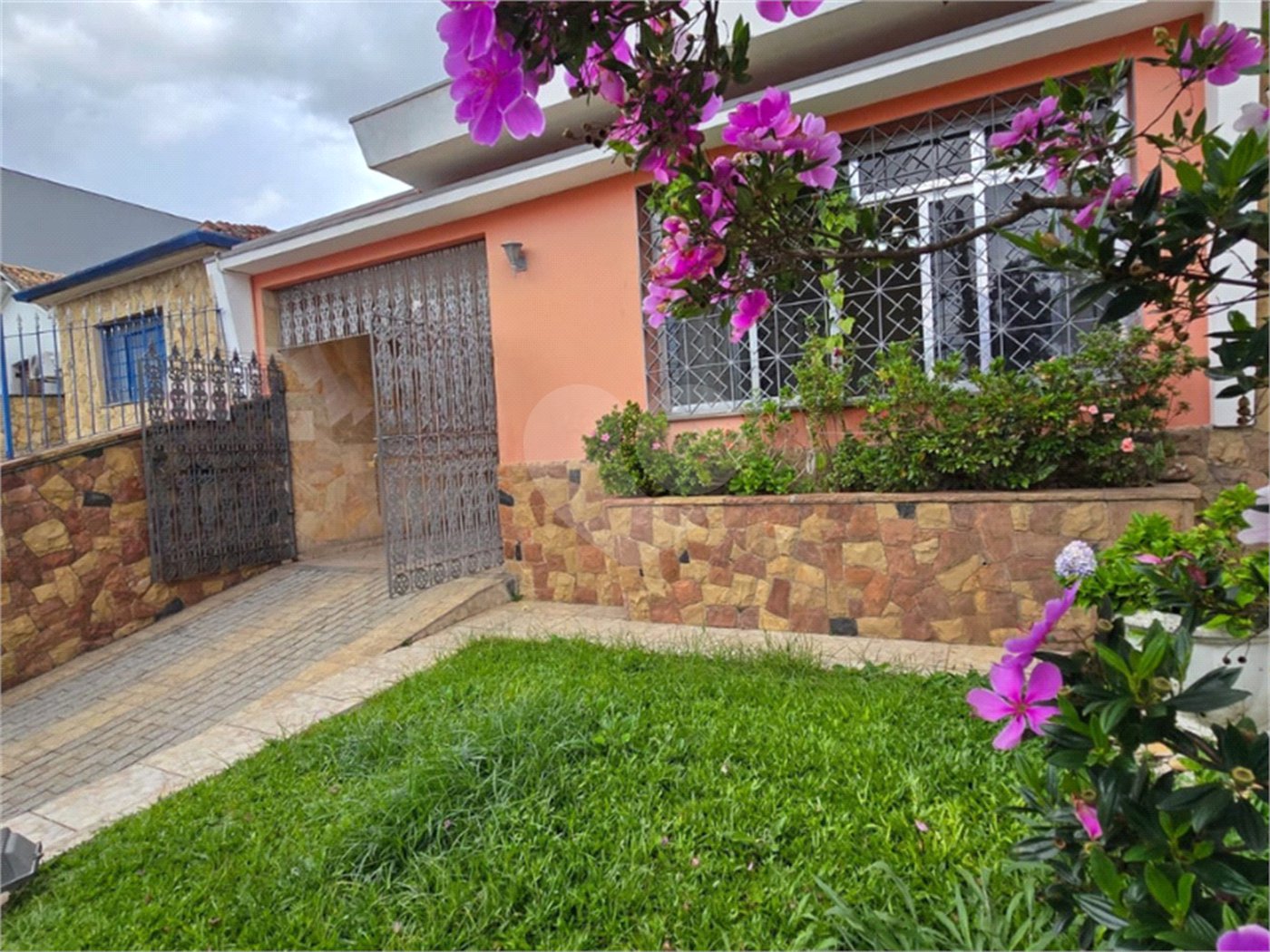 Casa à venda com 3 quartos, sendo 1 suíte, em Vila Pereira Cerca, São Paulo, SP