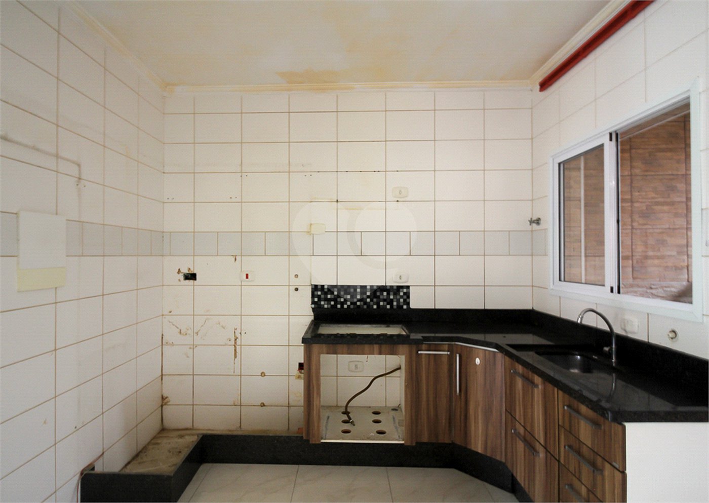 Casa à venda com 3 quartos, sendo 1 suíte, no condomínio Village St. Louis, São Paulo - SP