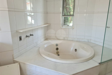 Casa à venda com 6 quartos, sendo 4 suítes, no condomínio Jardim Paulista I, Vinhedo - SP