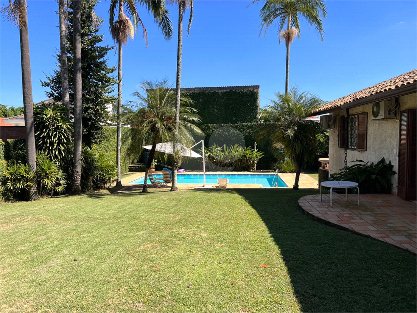 Casa Térrea à venda com 5 quartos, sendo 3 suítes, em Interlagos, São Paulo, SP