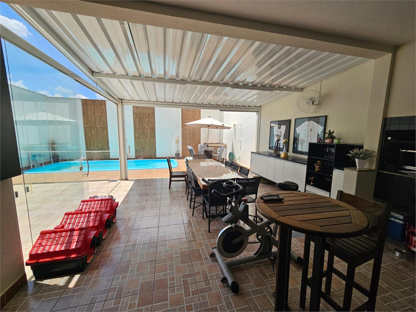 Casa à venda com 4 quartos, sendo 2 suítes,  no condomínio Jd Portugal, Sorocaba - SP