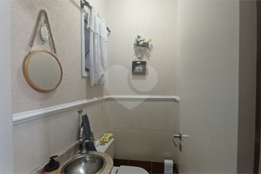 Casa à venda com 3 quartos, sendo 1 suíte, no condomínio Santanna, São Paulo - SP
