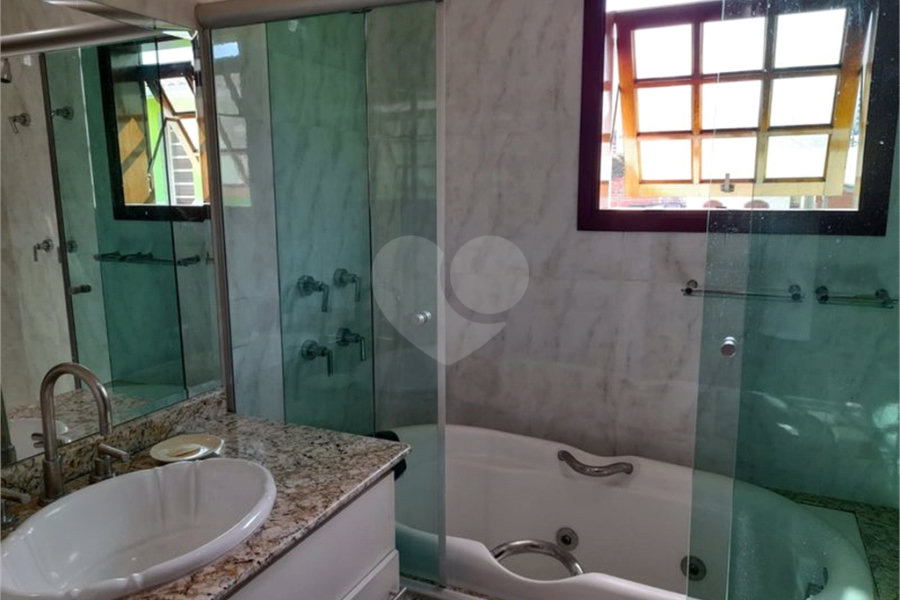 Sobrado à venda com 3 suítes em Vila Romero, São Paulo, SP