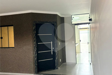 Casa no Conjunto Habitacional Dom Constantino á venda.