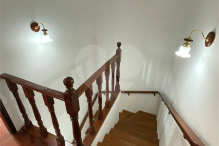 Sobrado à venda com 4 quartos, sendo 1 suíte, em Jardim Medina, Poá, SP