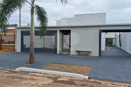 Casa à venda com 3 quartos, sendo 2 suítes,  em Ipê, Três Lagoas, MS