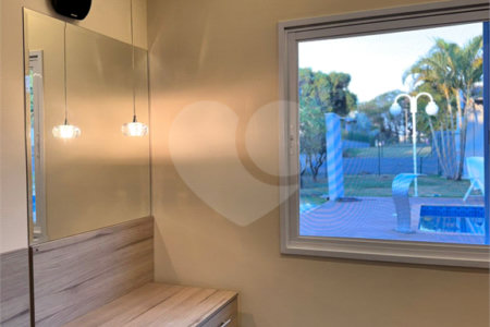 Casa à venda com 4 quartos, sendo 3 suítes, no condomínio Terras de Mont Serrat, Salto - SP