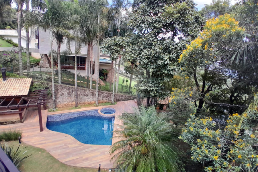 Casa à venda com 4 quartos, sendo 2 suítes, no condomínio Cantareira, Mairiporã - SP