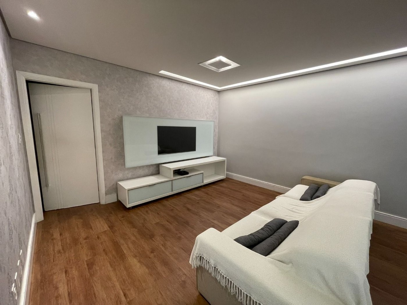 Apartamento 3 dormitórios (1 suíte), vaga para 2 carros, no Boqueirão, Santos