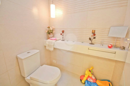 Sobrado à venda ou para alugar com 4 quartos, sendo 3 suítes, em Água Fria, São Paulo, SP