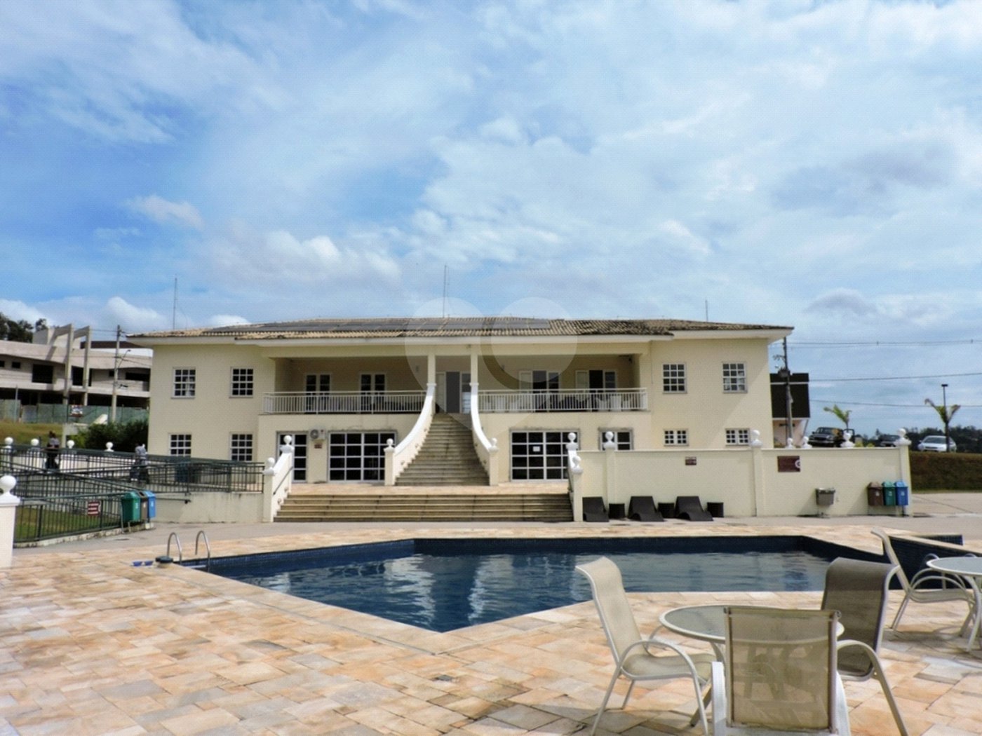 Casa à venda com 3 suítes no condomínio Reserva Santa Maria, Jandira - SP