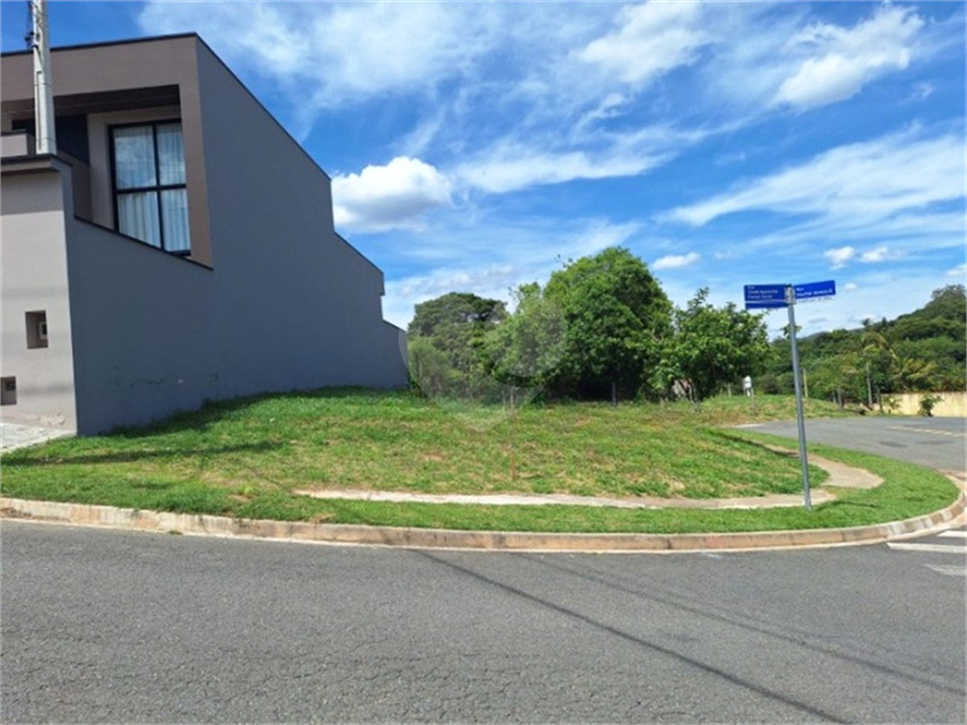 Terreno à venda com 1 suíte em Pinheirinho, Vinhedo, SP