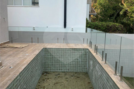 Casa à venda com 4 quartos, sendo 3 suítes, no condomínio Recanto dos Paturis, Vinhedo - SP